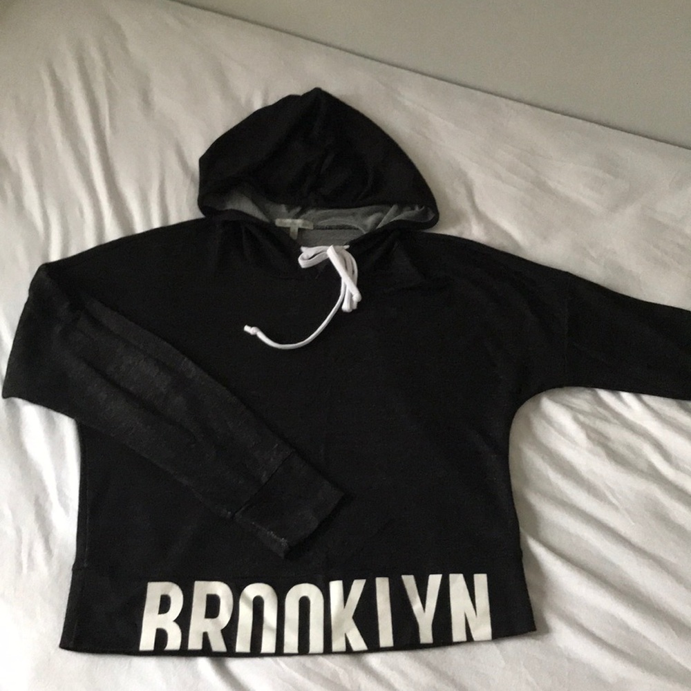 Black thin cropped hoodie